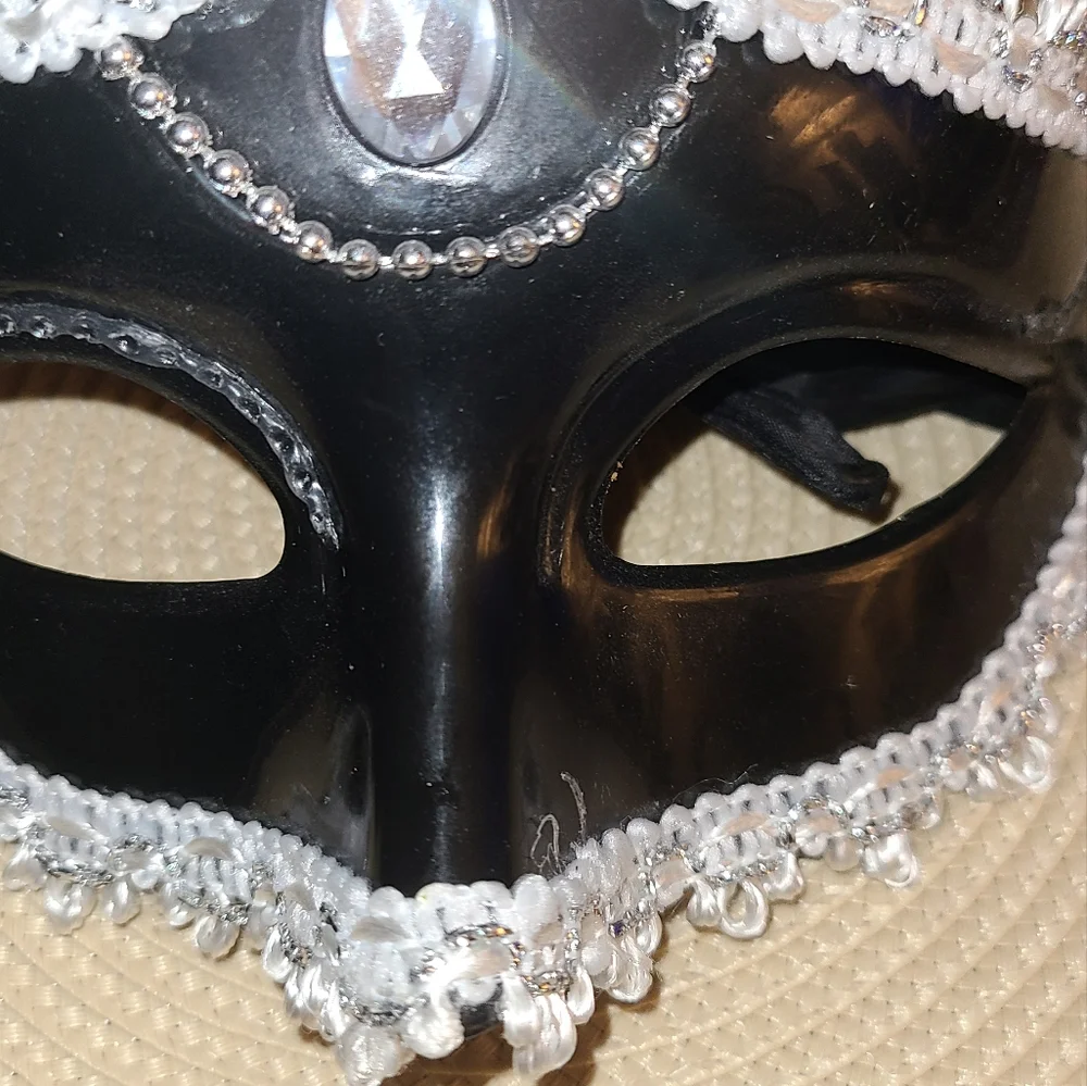 Mardi Gras .Mask.Color black